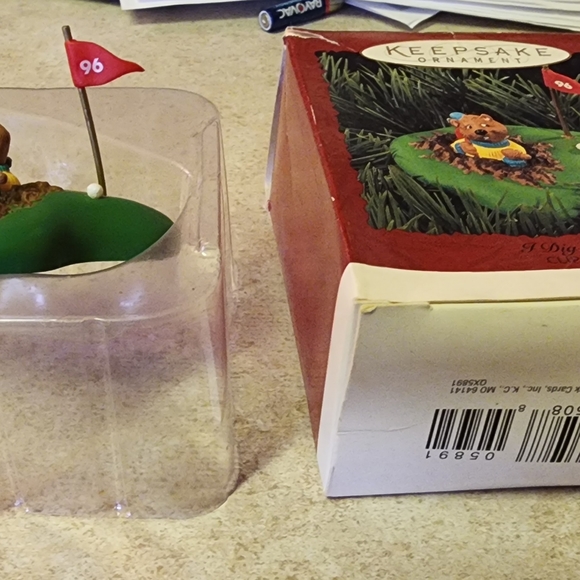 1996 Hallmark keepsake golf gopher ornament box has wear. - Picture 4 of 7